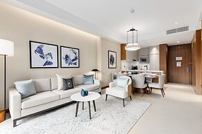 Luxury Apt w Spectacular Burj Khalifa Views