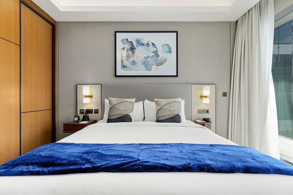 Luxury Apt w Spectacular Burj Khalifa Views