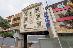 Treebo Iraa, 5 Minutes From Railway Station