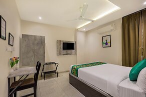 Treebo Iraa, 5 Minutes From Railway Station