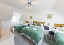5 Bed Detached House - Sleeps 14