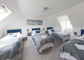 5 Bed Detached House - Sleeps 14
