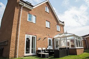 5 Bed Detached House - Sleeps 14
