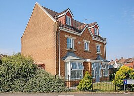 5 Bed Detached House - Sleeps 14