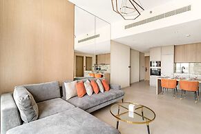 Luxurious Stay in JVC With Rooftop Pool Gym
