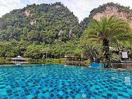 Mountain & Lake Views' Suite Cycas