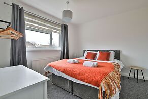 3 Bed House with Private Parking