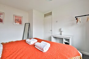3 Bed House with Private Parking