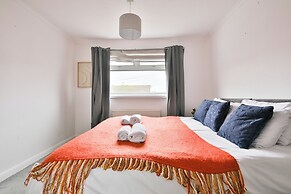 3 Bed House with Private Parking