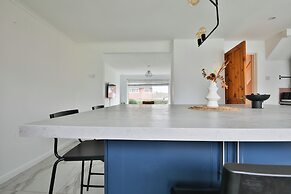 3 Bed House with Private Parking