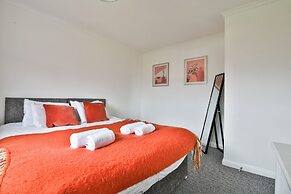 3 Bed House with Private Parking