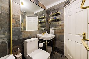 Mayfair 3-bed 5-guest Berkeley Square 1729 House
