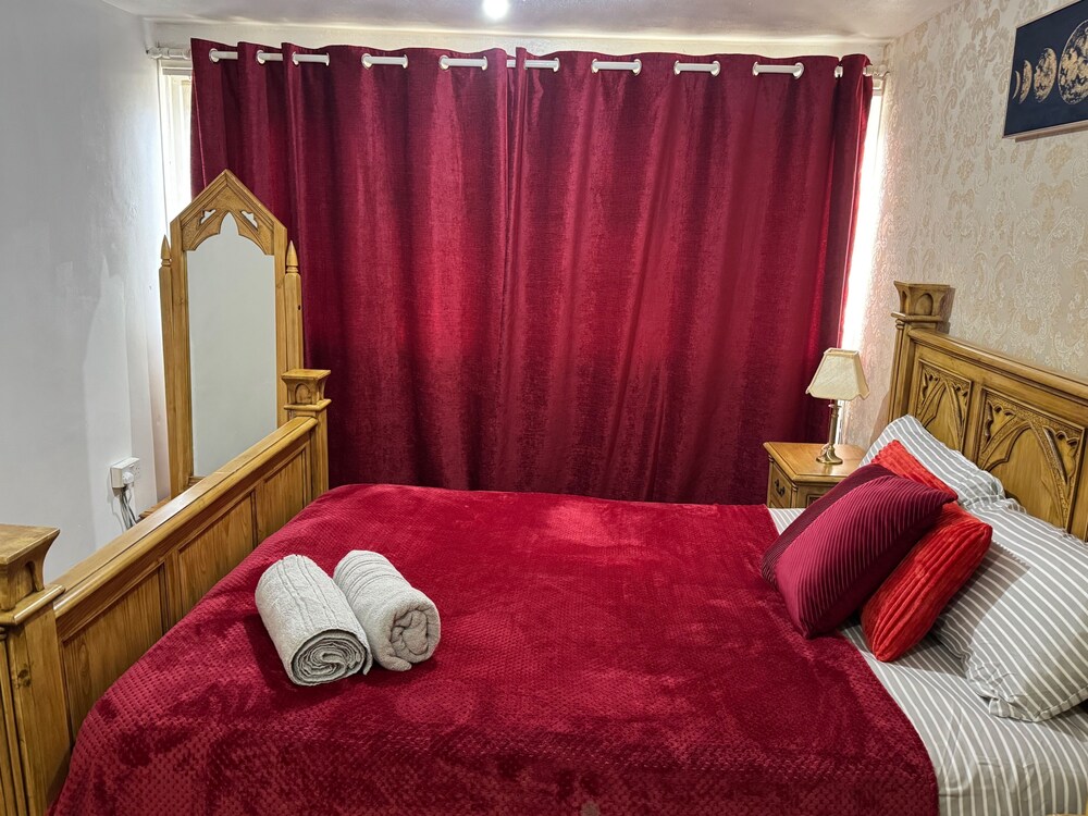 Cozy 4-bed Room Apartments in Birmingham