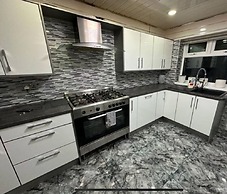 Cozy 4-bed Room Apartments in Birmingham