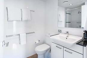Sierra Broadbeach - Ocean View Apartment