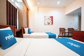Rehat at Hotel 10 Buah Batu
