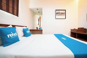 Rehat at Hotel 10 Buah Batu