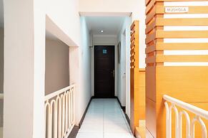 Rehat at Hotel 10 Buah Batu