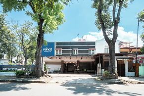 Rehat at Hotel 10 Buah Batu