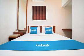 Rehat at Hotel 10 Buah Batu