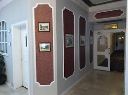 The Crown Hotel