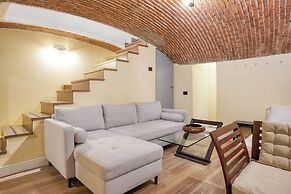 JOIVY Stylish Central Maisonette