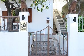 Lion's Yard