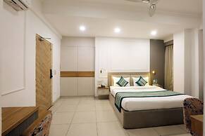 Hotel Emerald Suites & Banquet