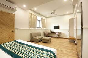 Hotel Emerald Suites & Banquet