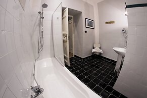 Balate maqueda bnb
