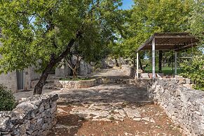 TD Trulli Vittoriani Charme and Pure Nature w Pool