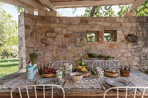 TD Trulli Vittoriani Charme and Pure Nature w Pool