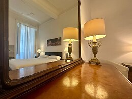 Casa Milano Classic Elegance with Balcony
