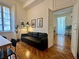 Casa Milano Classic Elegance with Balcony