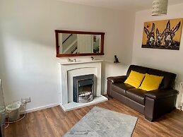 Cosy Contractors Retreat in Batley - Sleeps 3