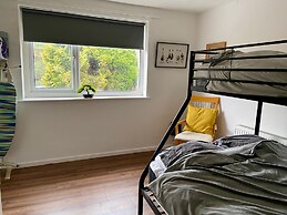 Cosy Contractors Retreat in Batley - Sleeps 3