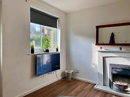 Cosy Contractors Retreat in Batley - Sleeps 3