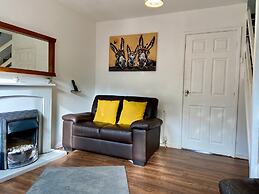Cosy Contractors Retreat in Batley - Sleeps 3