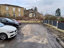 Cosy Contractors Retreat in Batley - Sleeps 3