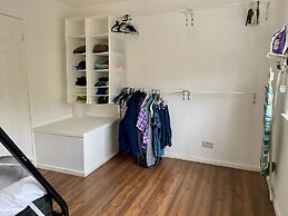 Cosy Contractors Retreat in Batley - Sleeps 3