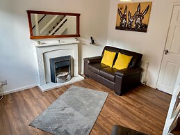Cosy Contractors Retreat in Batley - Sleeps 3