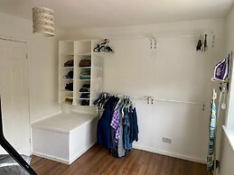 Cosy Contractors Retreat in Batley - Sleeps 3