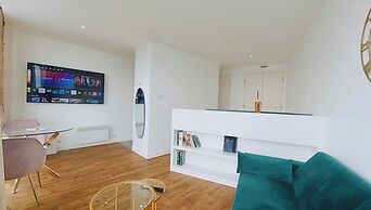 1 Bed City Studio Sleeps 3 - Wifi, Views