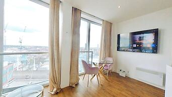 1 Bed City Studio Sleeps 3 - Wifi, Views