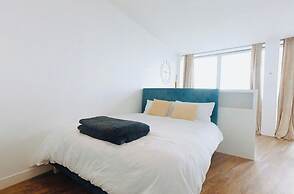 1 Bed City Studio Sleeps 3 - Wifi, Views