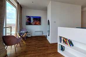 1 Bed City Studio Sleeps 3 - Wifi, Views