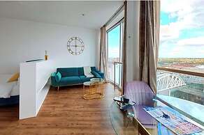 1 Bed City Studio Sleeps 3 - Wifi, Views