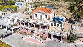 Villa Paradise-sleeps 20-pool-sea Views-pets