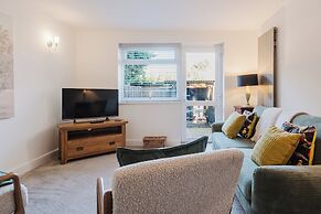 Corner House - Bright 2BD in Cheltenham