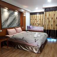 Deluxe Lower Water Chalet Private Unit